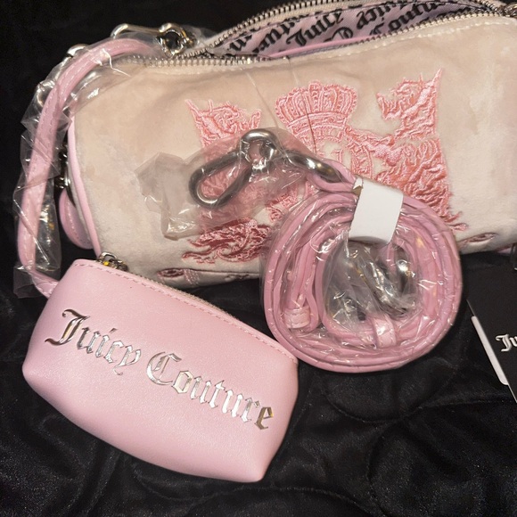 LAST ONE *Juicy Couture UK exclusive barrel bag - Picture 4 of 6